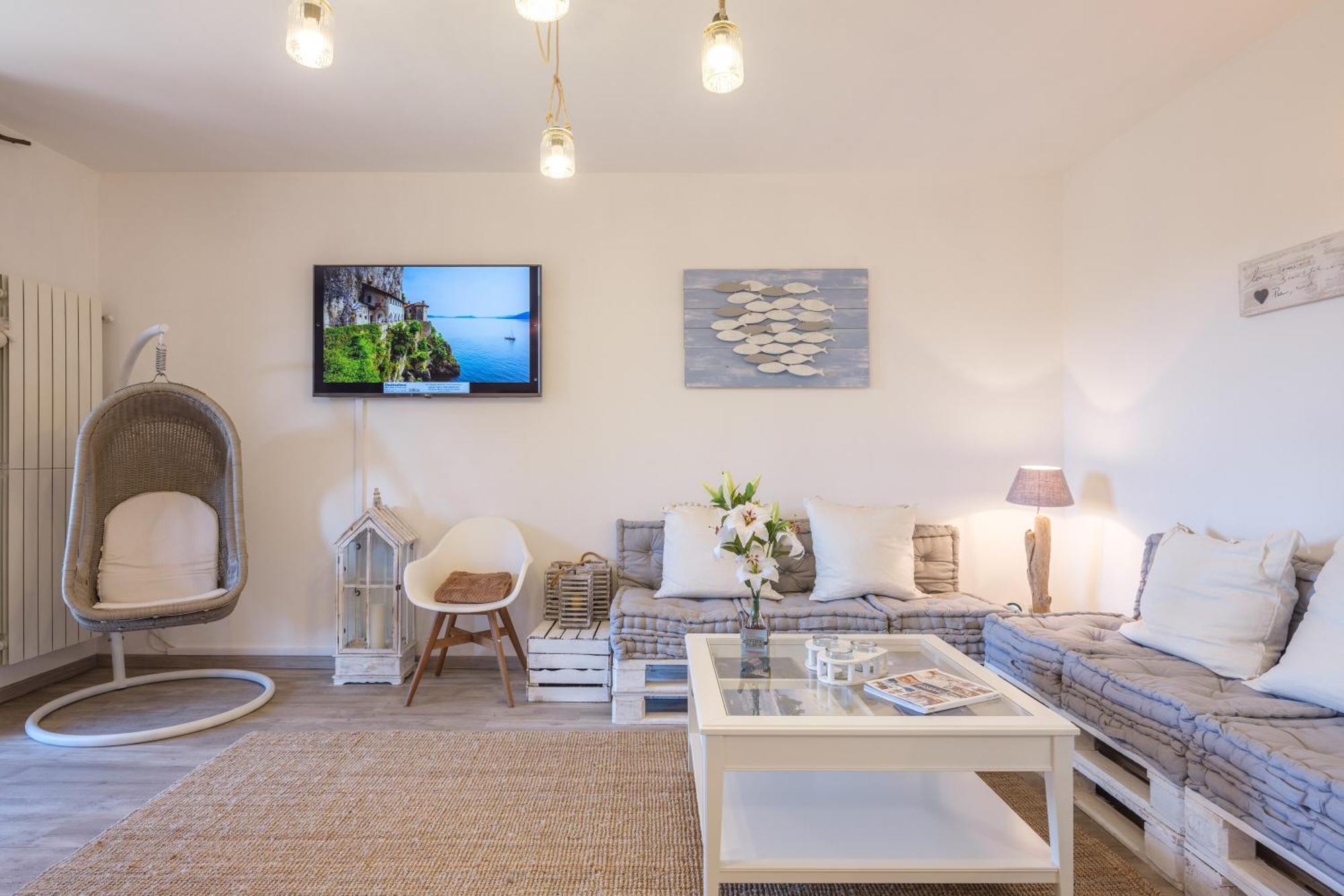 La Luna Nel Lago Lake View Garden - Happy Rentals อิสปรา ภายนอก รูปภาพ