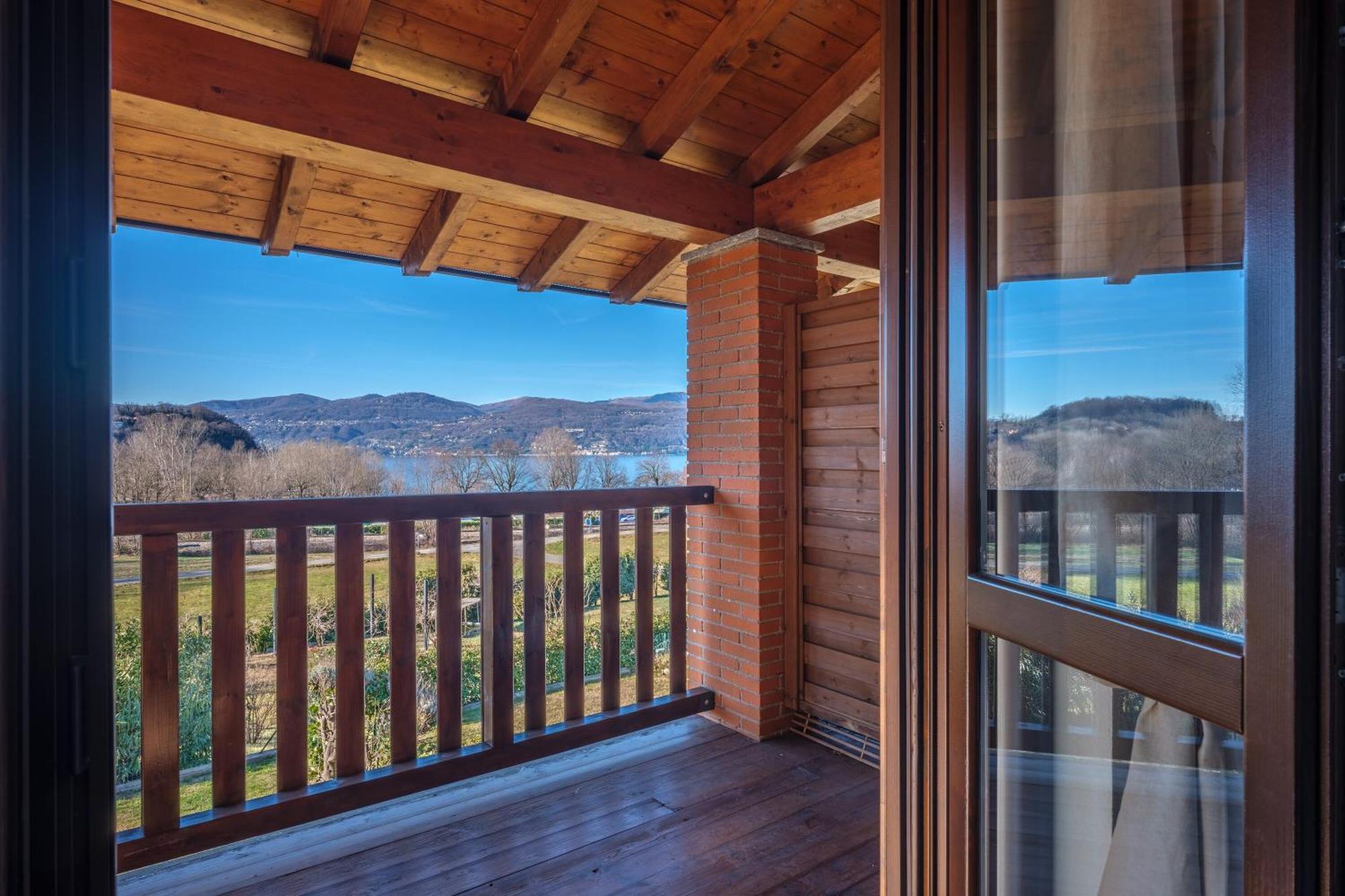 La Luna Nel Lago Lake View Garden - Happy Rentals อิสปรา ภายนอก รูปภาพ